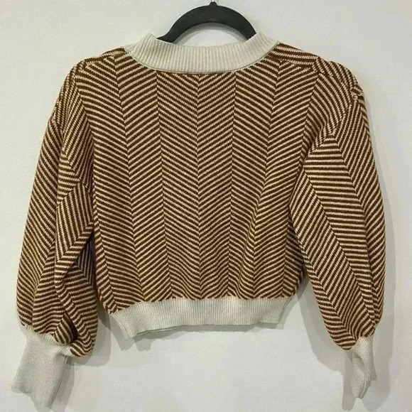 Cute sweater - Picture 2 of 2